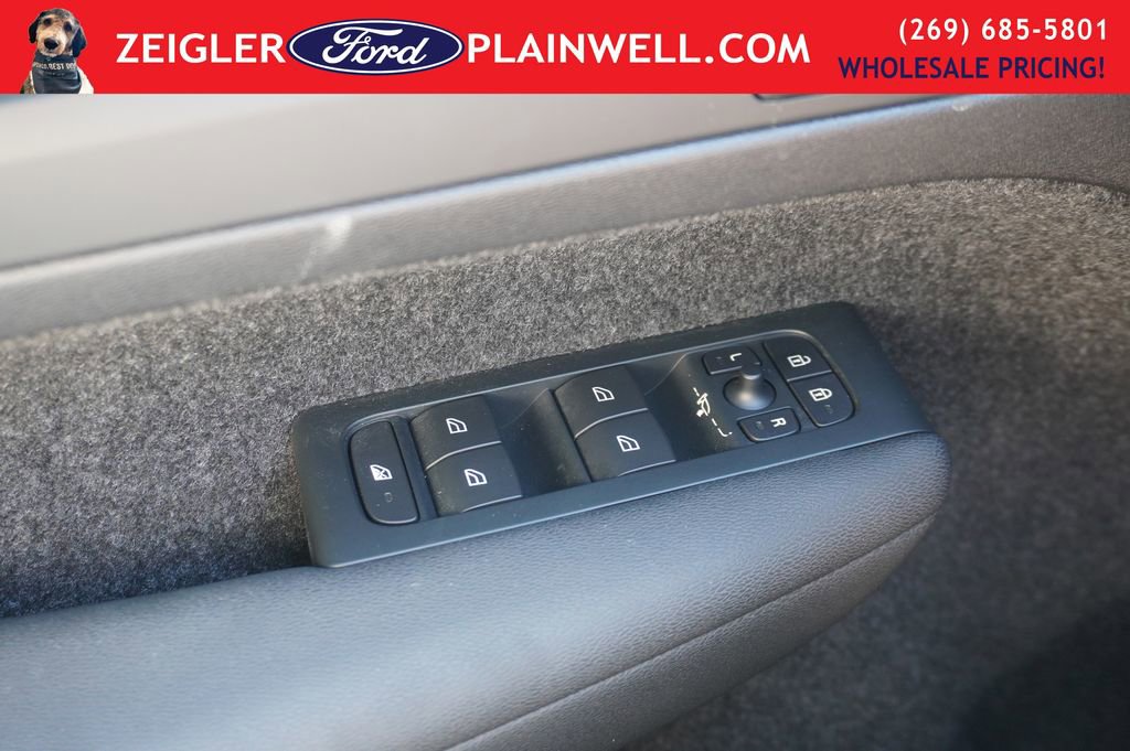 Used 2023 Volvo XC40 B5 Plus w/ Protection Package Premier image 32