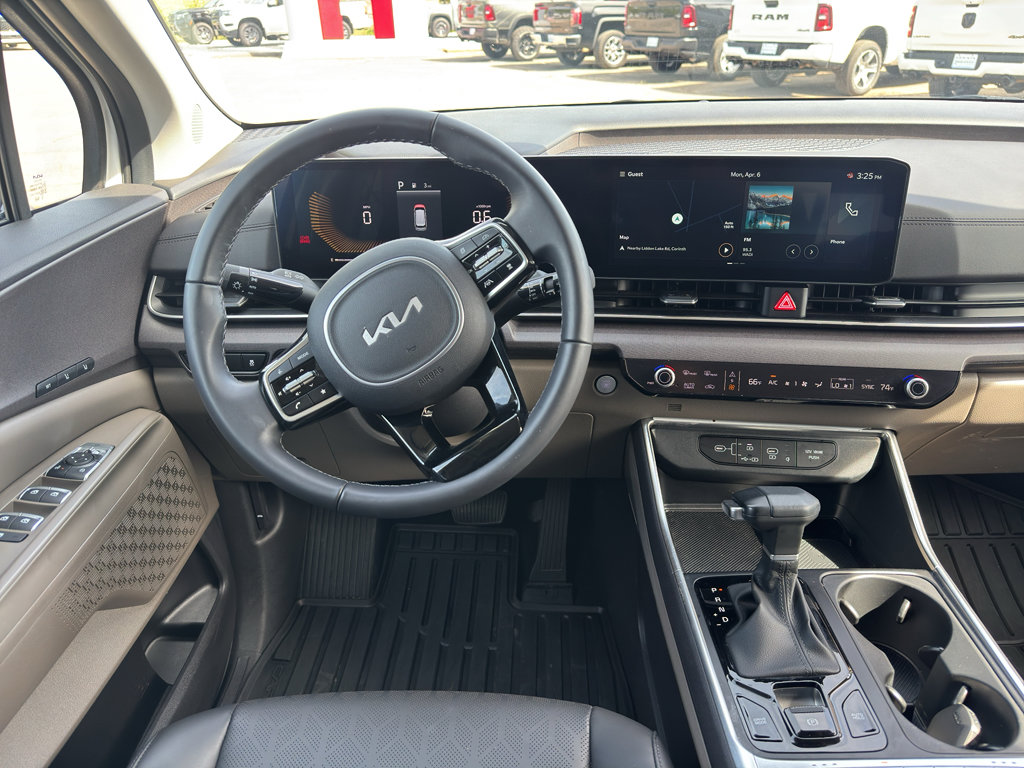 Used 2026 Kia Carnival EX image 12