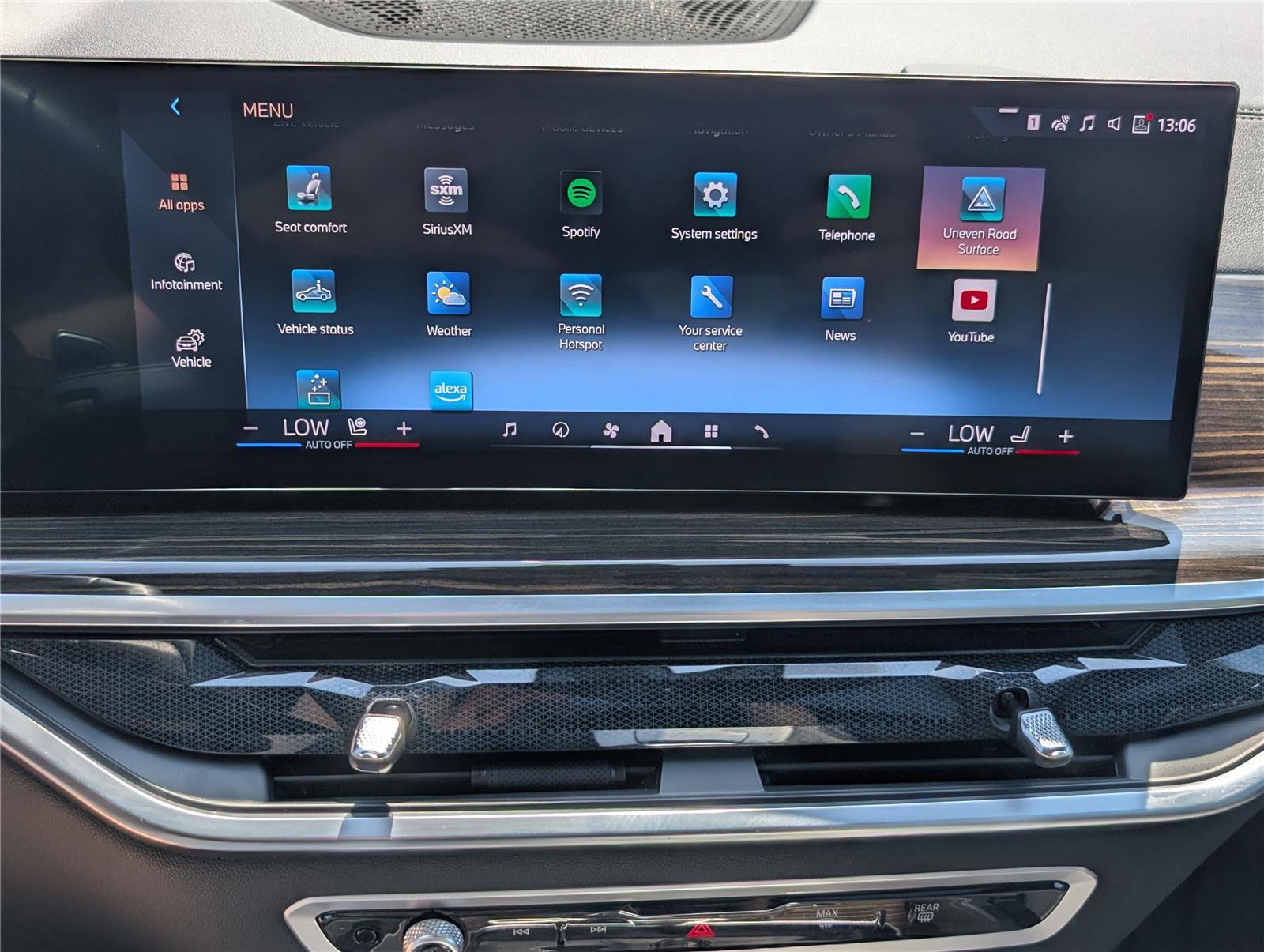 Used 2024 BMW X6 xDrive40i w/ Premium Package image 32