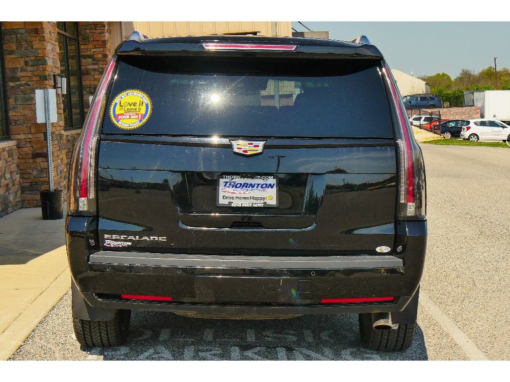 Used 2019 Cadillac Escalade Luxury w/ Escalade Sport Edition AWD/4WD image 4