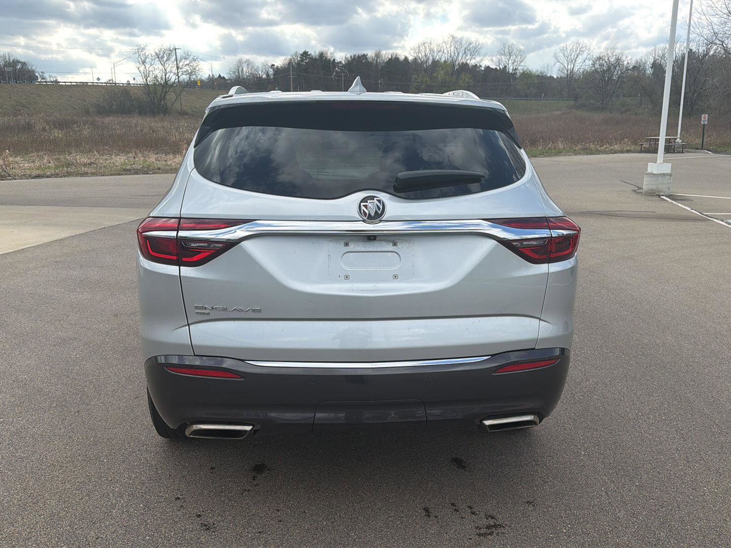 Used 2021 Buick Enclave Essence image 4