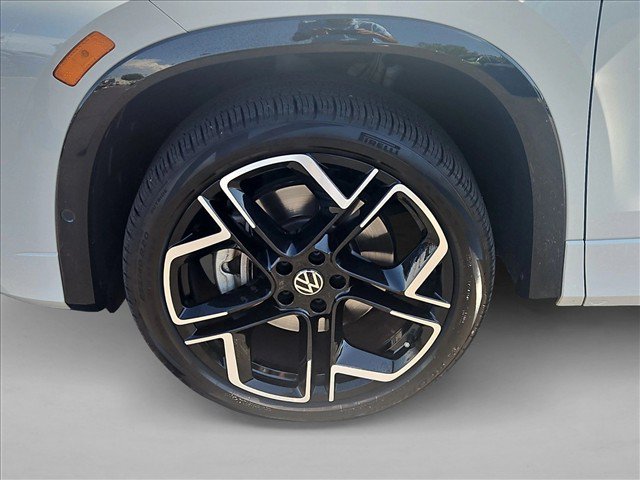 Used 2025 Volkswagen Tiguan SEL R-Line AWD/4WD image 24