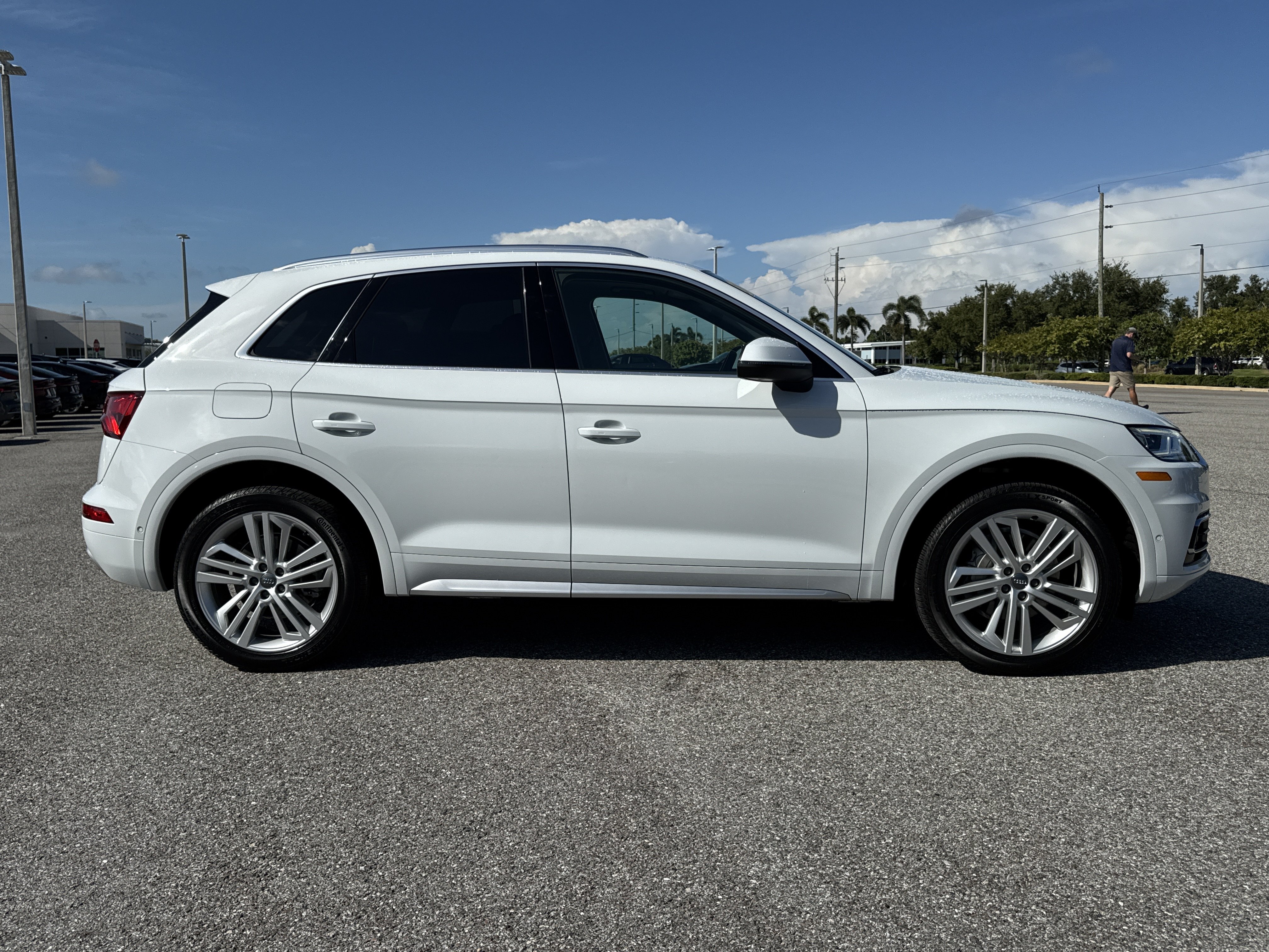 Used 2019 Audi Q5 Prestige w/ Prestige Package AWD/4WD image 3