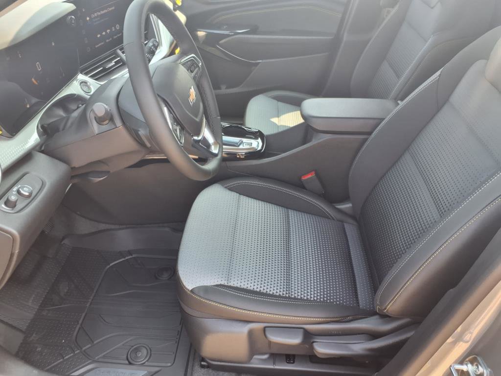 New 2025 Chevrolet Trax LT w/ LT Convenience Package image 5