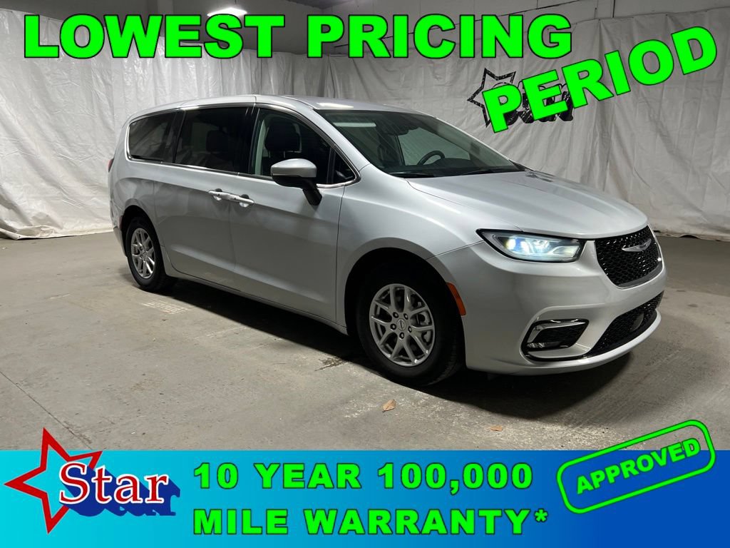 Used 2023 Chrysler Pacifica Touring-L FWD image 1