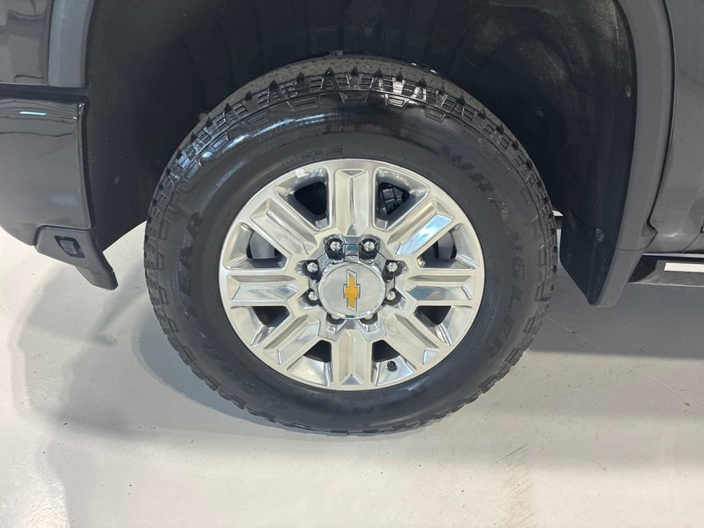 Used 2025 Chevrolet Silverado 2500 High Country w/ High Country Premium Package AWD/4WD image 14