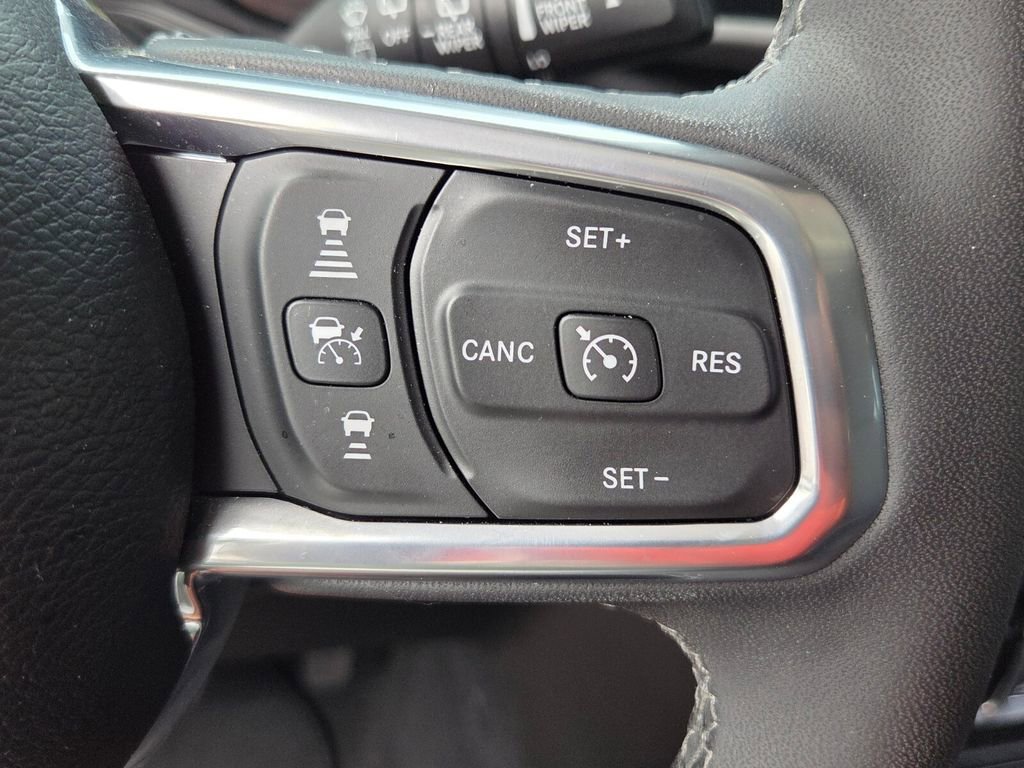 Used 2025 Jeep Wrangler Unlimited Sahara image 22