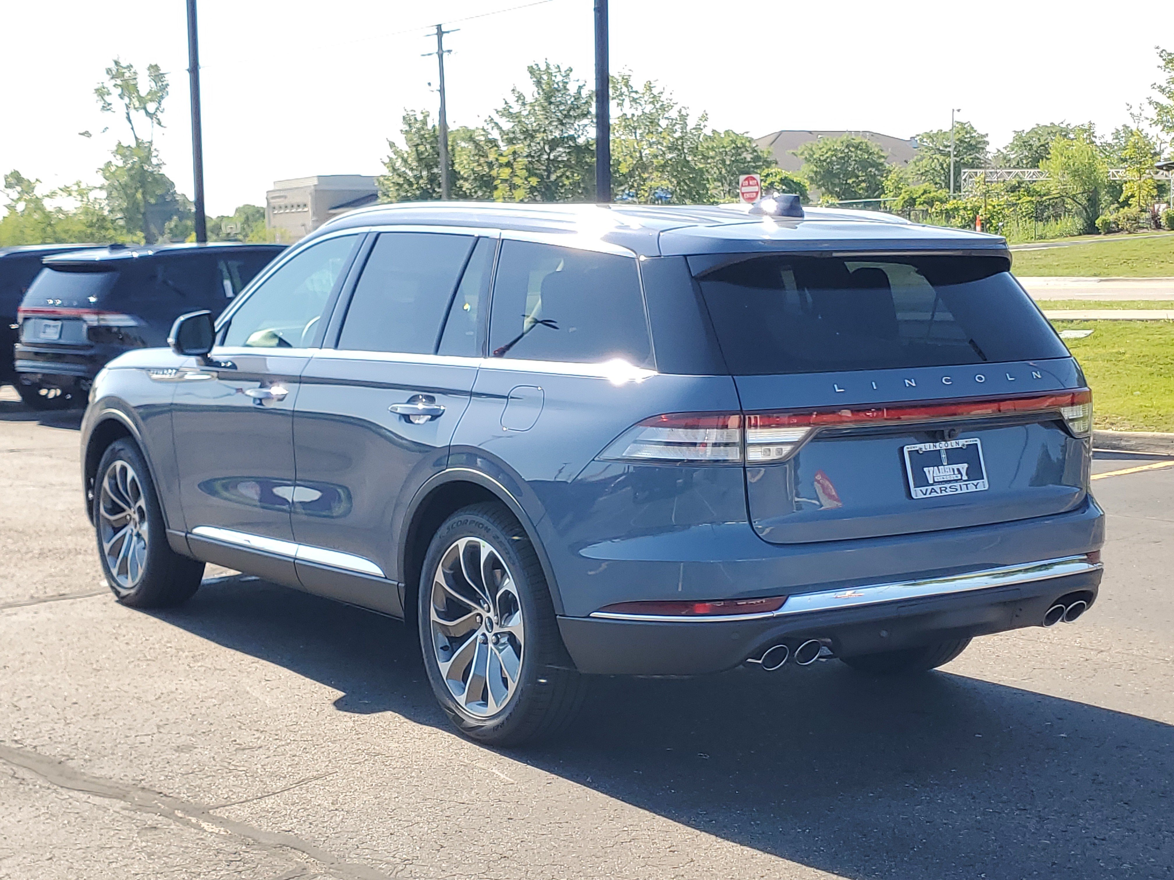 New 2026 Lincoln Aviator AWD image 3