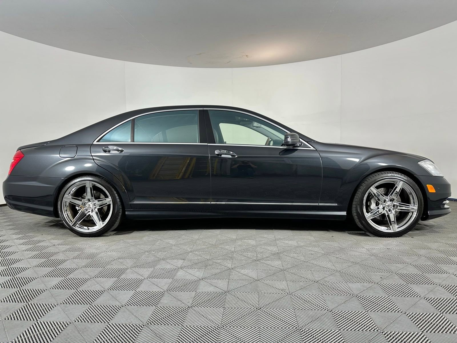 Used 2011 Mercedes-Benz S 550 4MATIC image 29