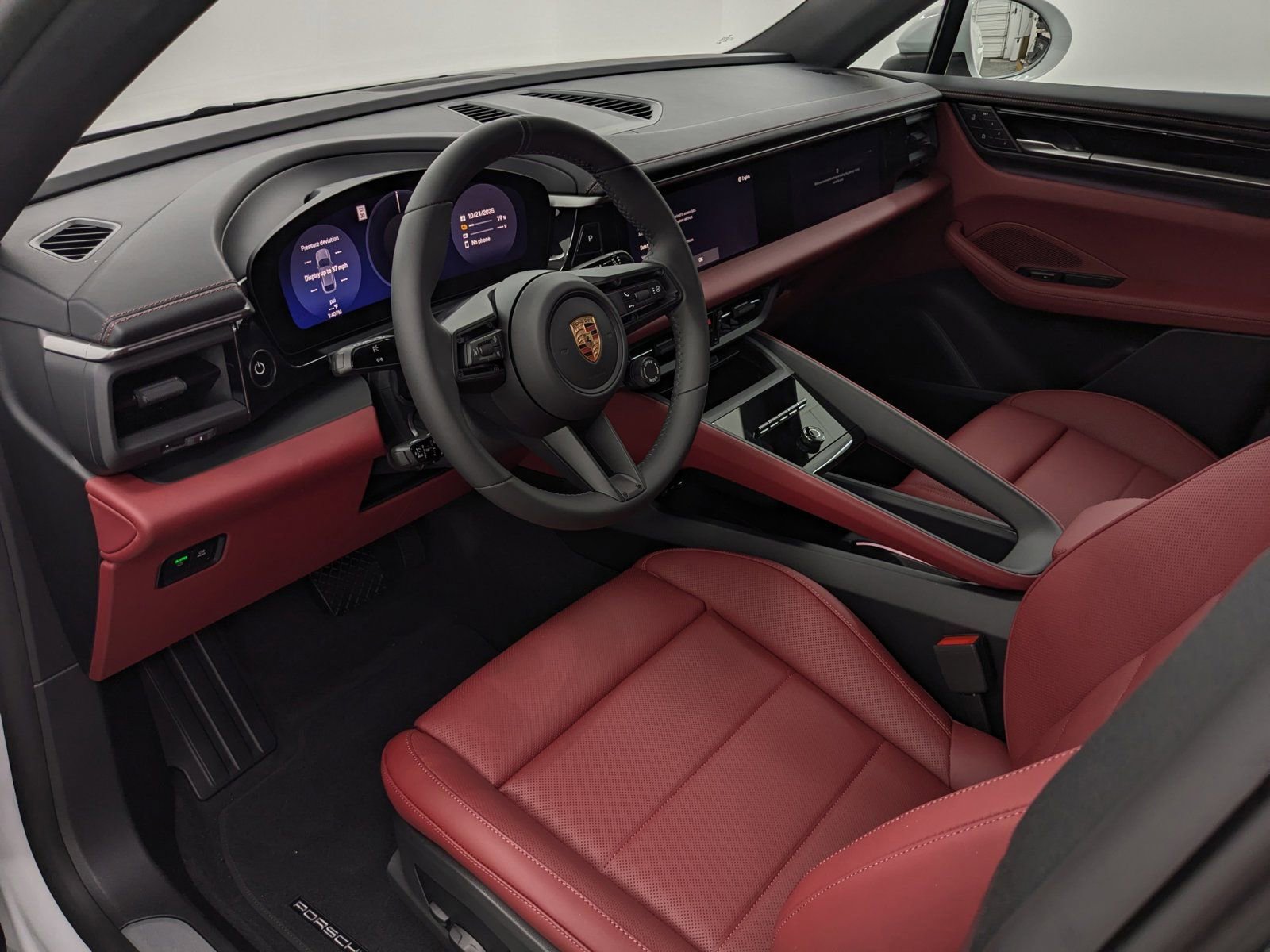 New 2025 Porsche Macan 4 Electric image 4