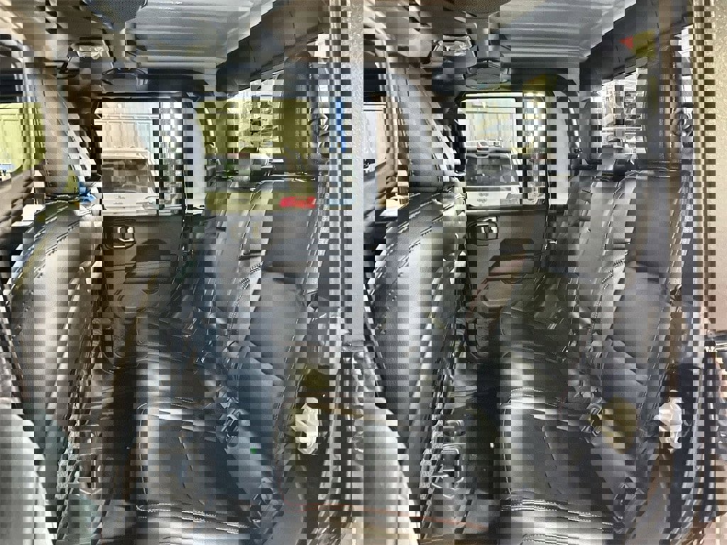 Used 2022 Jeep Gladiator Rubicon w/ Cold Weather Group image 25