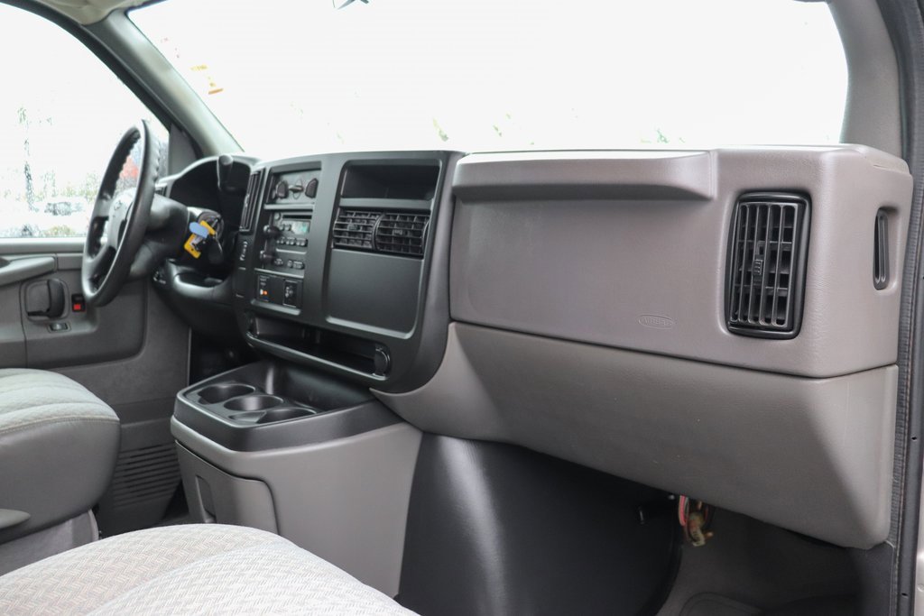 Used 2005 Chevrolet Express 3500 Extended Passenger w/ LS Preferred Equipment Group image 29