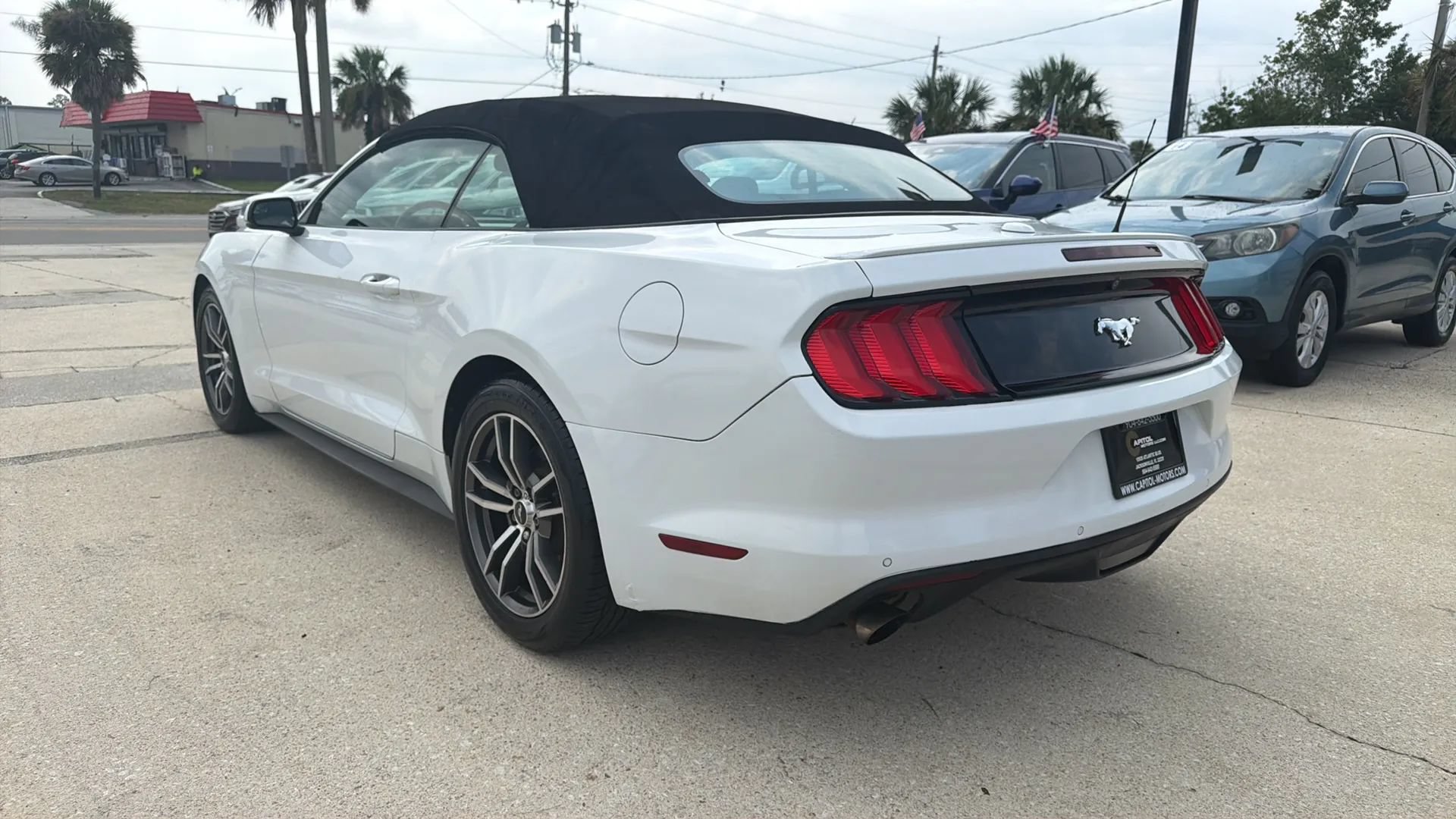 Used 2017 Ford Mustang Premium RWD image 3