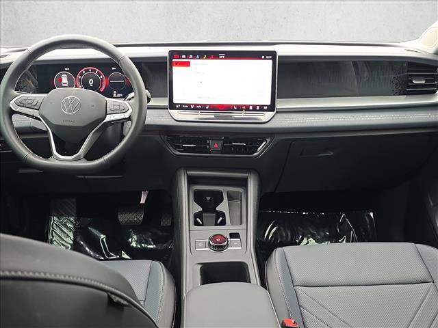Certified 2025 Volkswagen Tiguan SE image 19