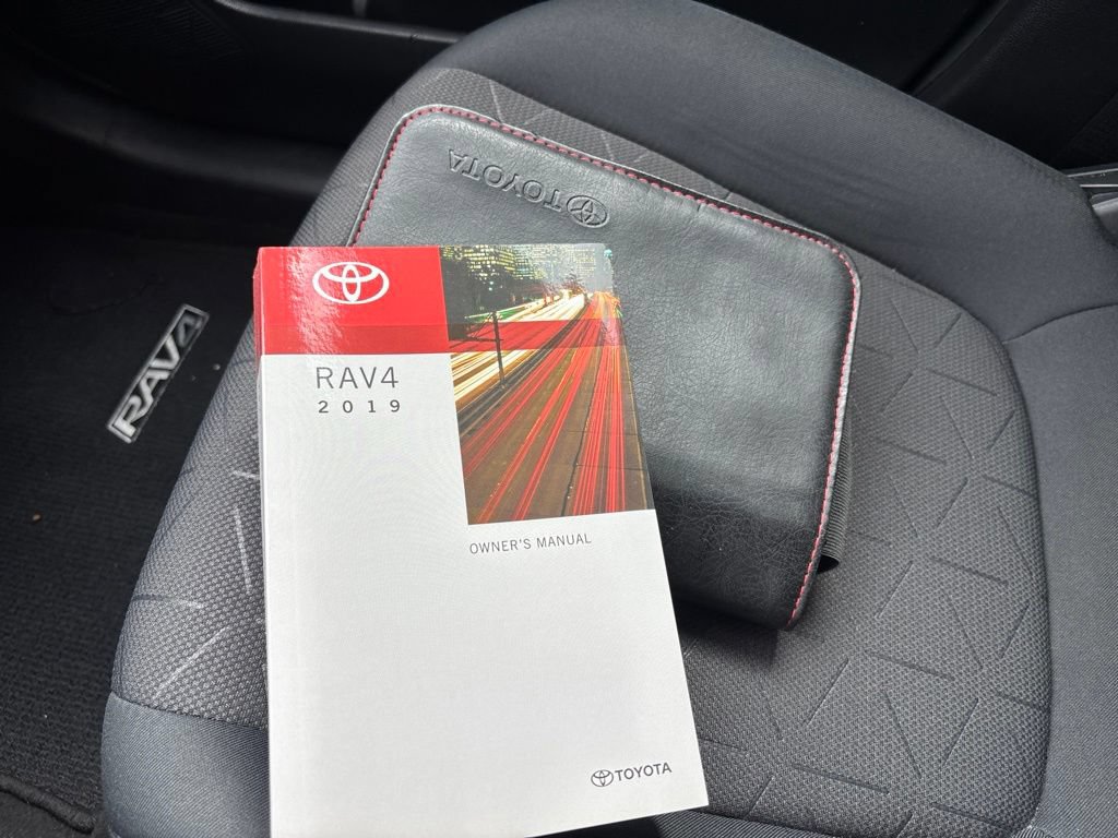 Used 2019 Toyota RAV4 XLE w/ Carpet Mat Package FWD image 21