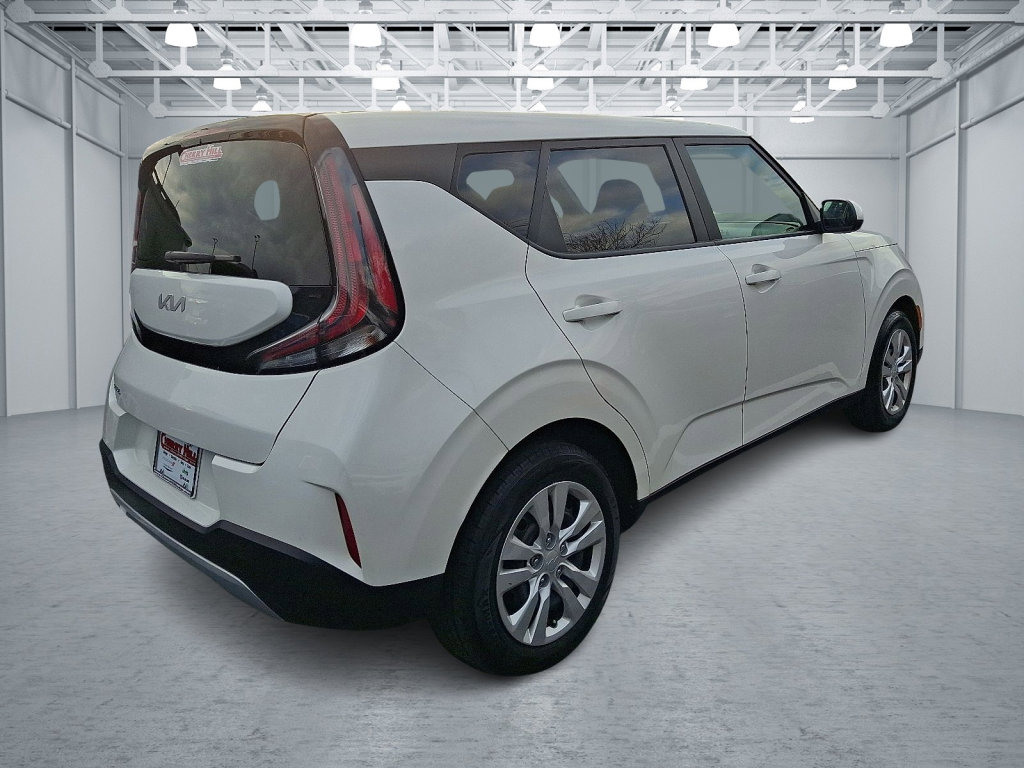 Used 2023 Kia Soul LX image 4