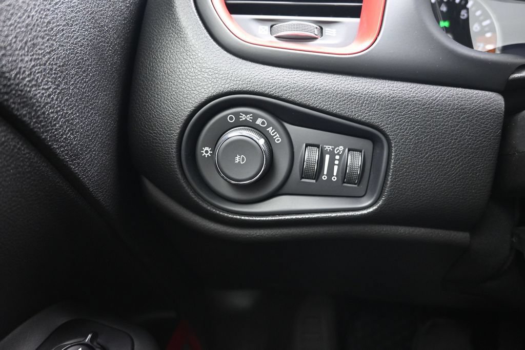 Used 2022 Jeep Renegade Trailhawk w/ Sun/Sound Group AWD/4WD image 23
