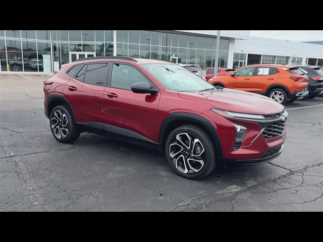 Certified 2024 Chevrolet Trax RS w/ Driver Confidence Package FWD image 2