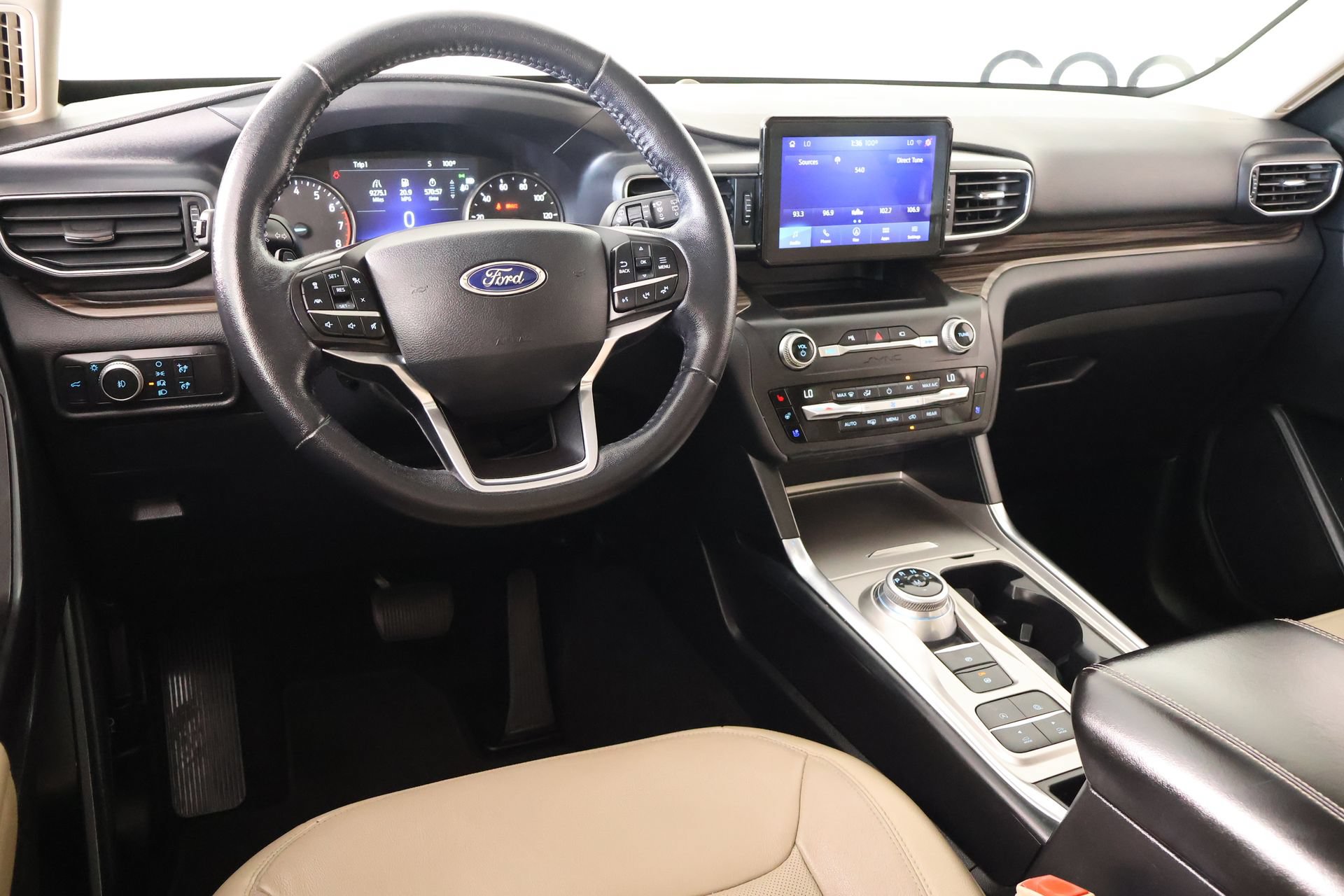 Used 2020 Ford Explorer Limited RWD image 2