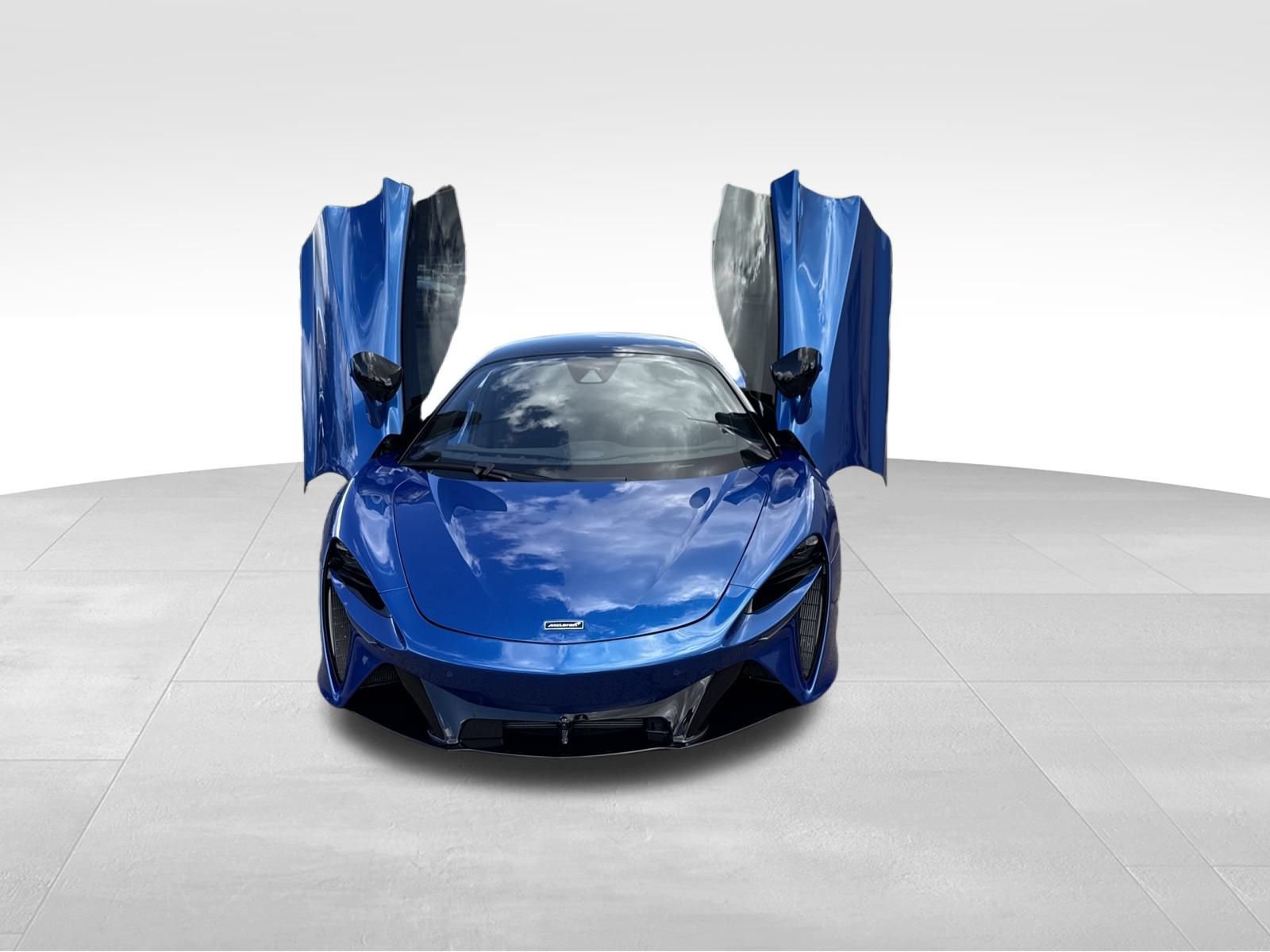 Used 2023 McLaren Artura RWD image 20
