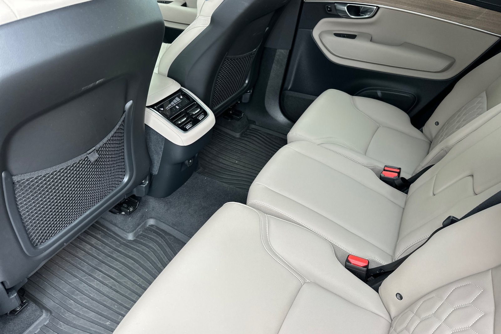 Used 2026 Volvo XC90 B5 Core w/ Protection Package AWD/4WD image 11