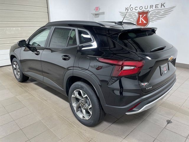New 2026 Chevrolet Trax LT w/ Driver Confidence Package FWD image 4