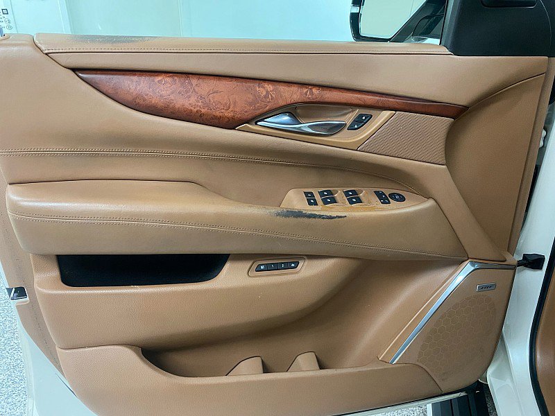 Used 2015 Cadillac Escalade Platinum image 9