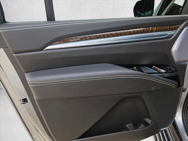 Used 2025 Cadillac Escalade ESV Sport Platinum AWD/4WD image 11