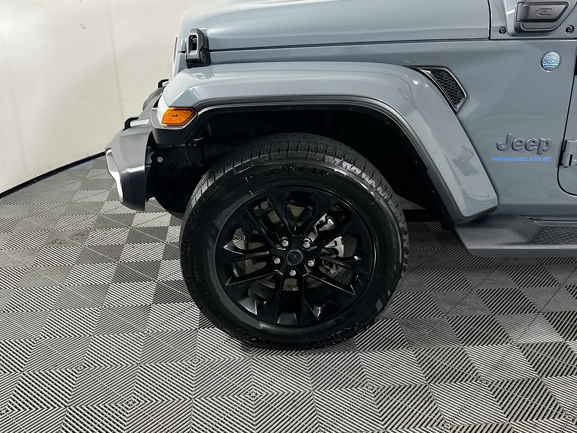 Used 2025 Jeep Wrangler Sahara image 11