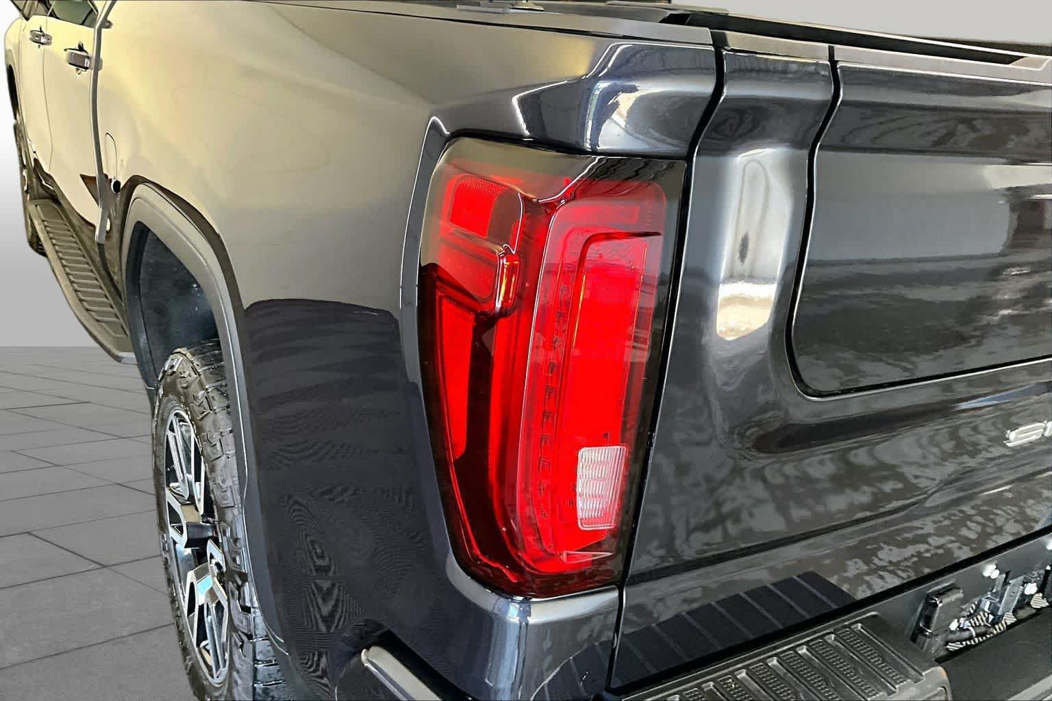 Used 2025 GMC Sierra 1500 AT4 w/ AT4 Premium Package AWD/4WD image 28