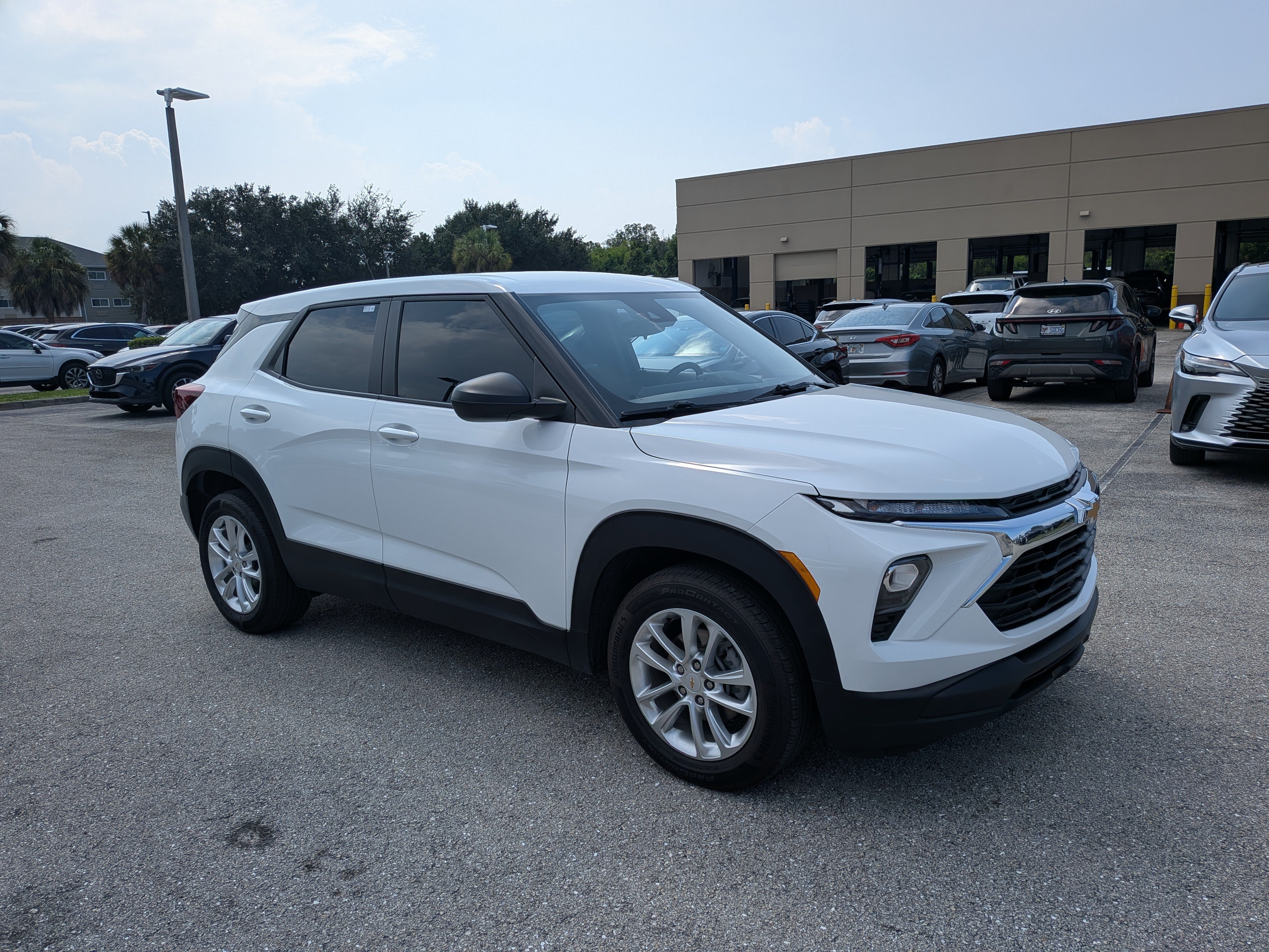 Used 2025 Chevrolet TrailBlazer LS w/ LS Convenience Package FWD image 1