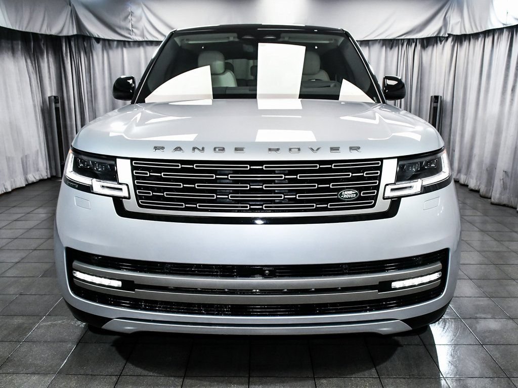 Used 2025 Land Rover Range Rover SE AWD/4WD image 2
