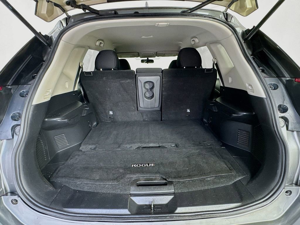 Used 2017 Nissan Rogue SV FWD image 31