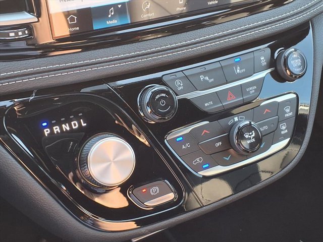 New 2026 Chrysler Pacifica Select image 7