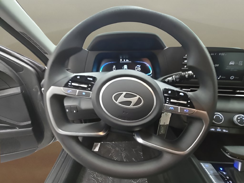 New 2026 Hyundai Elantra SE FWD image 30