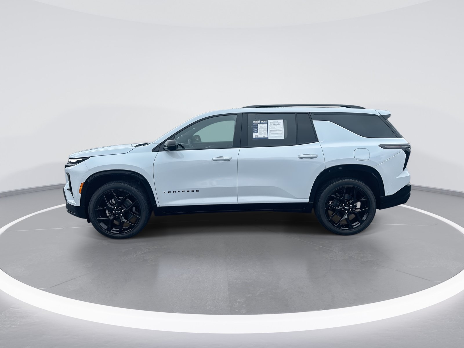 Used 2026 Chevrolet Traverse RS w/ LPO, Floor Liner Package FWD image 6
