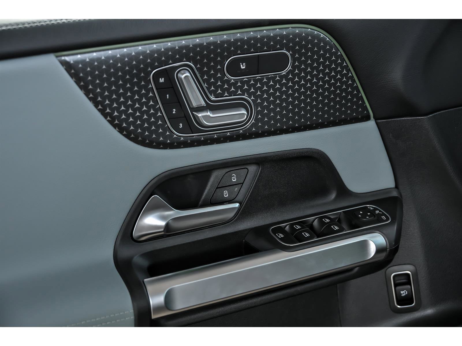 New 2026 Mercedes-Benz GLB 250 4MATIC image 5