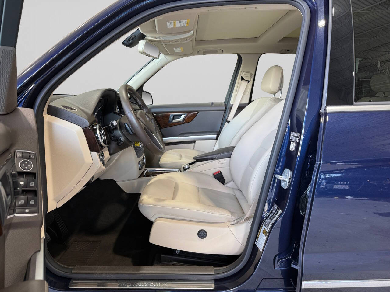Used 2015 Mercedes-Benz GLK 350 4MATIC w/ Premium 1 Package image 10