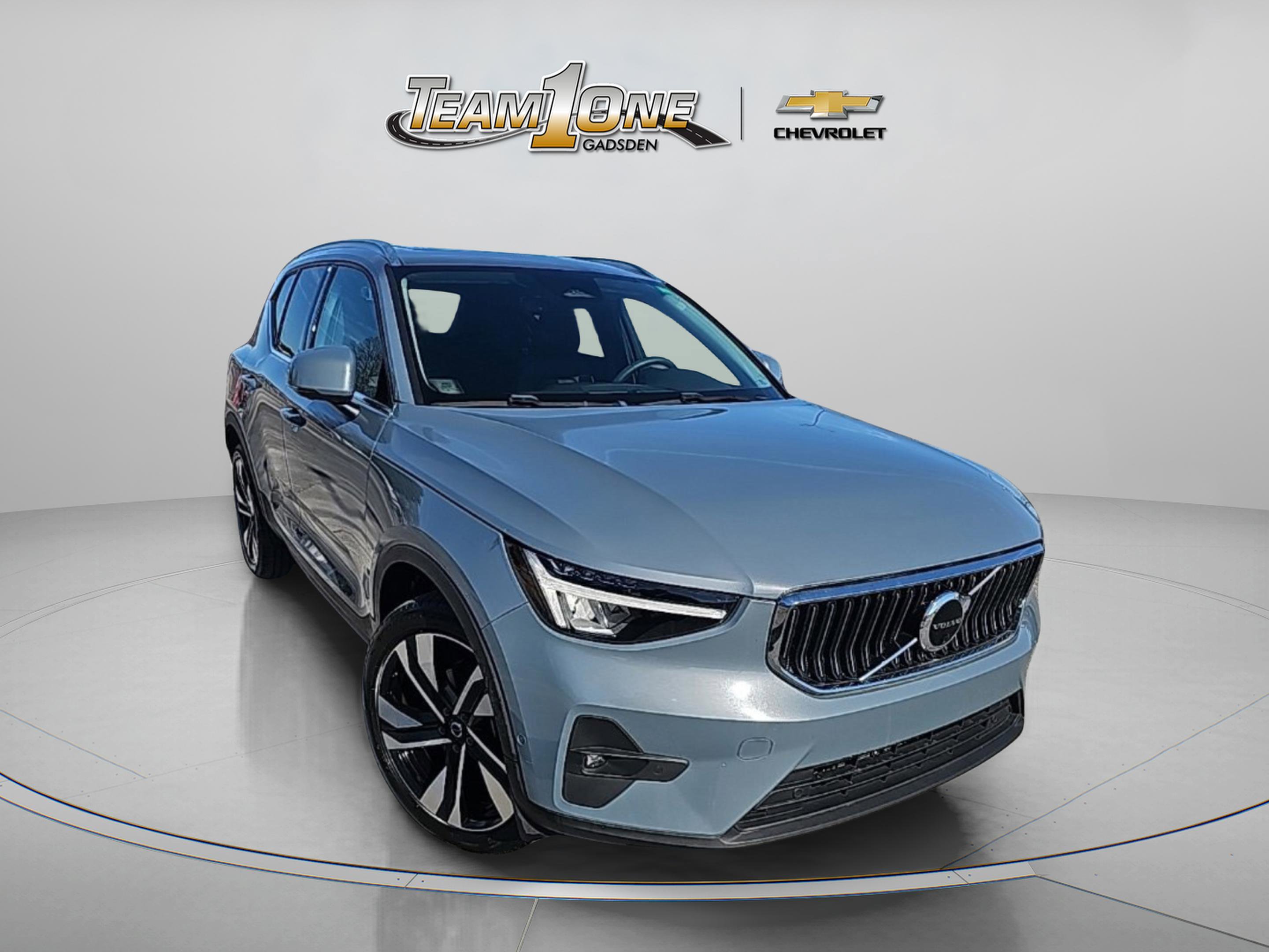 Used 2023 Volvo XC40 B5 Plus w/ Protection Package Premier image 1
