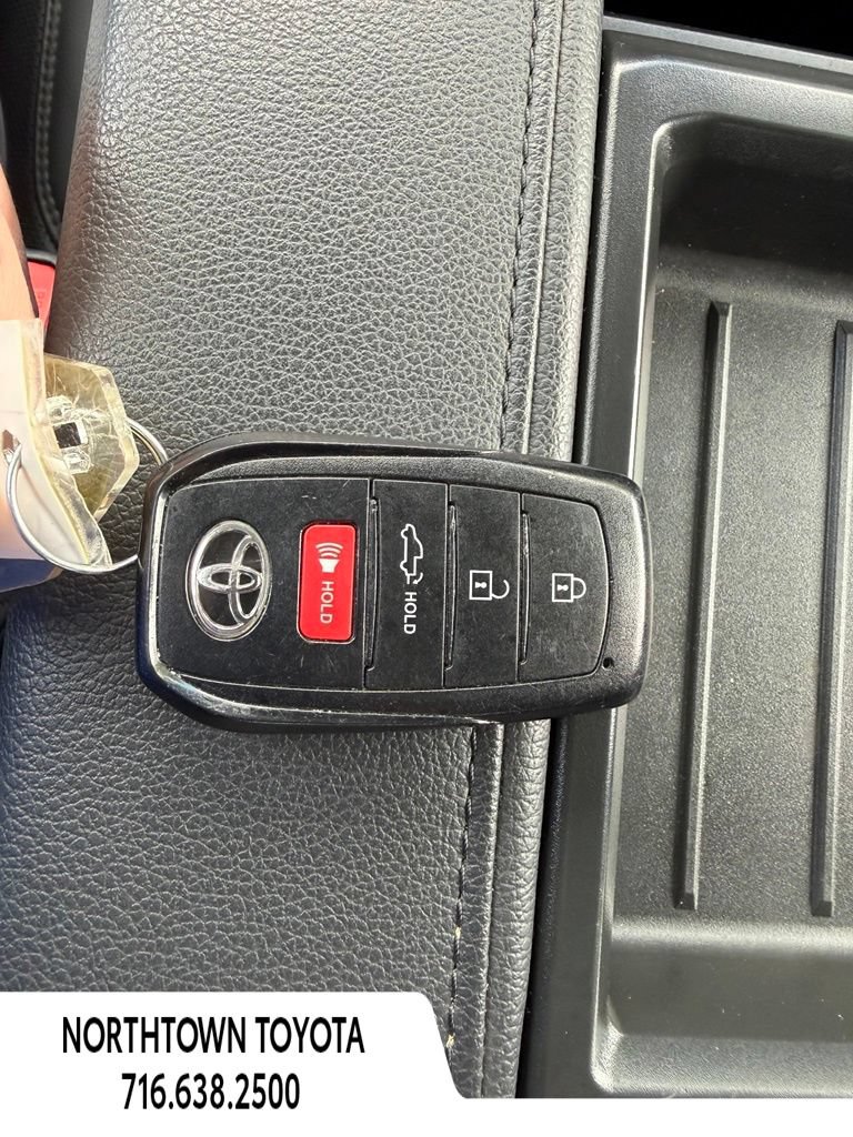 Used 2024 Toyota Tundra Limited AWD/4WD image 28