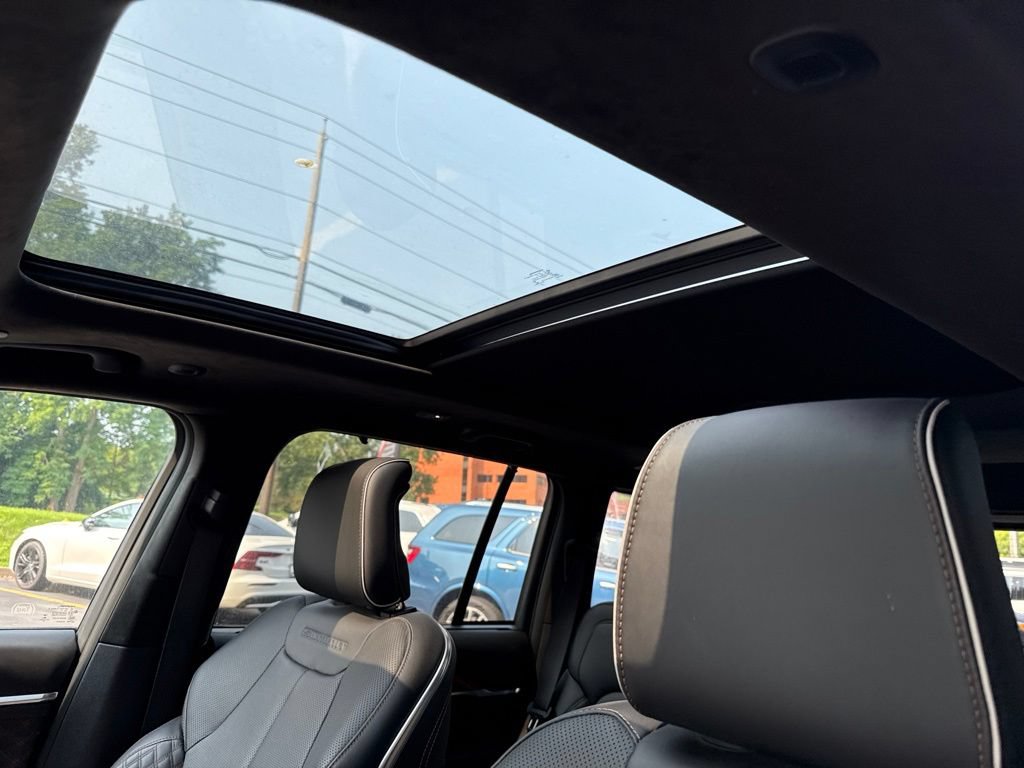 Used 2022 Jeep Grand Cherokee Summit AWD/4WD image 22