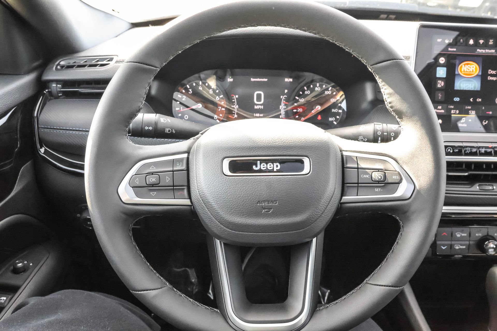 New 2025 Jeep Compass Latitude w/ Sun & Sound Group AWD/4WD image 28