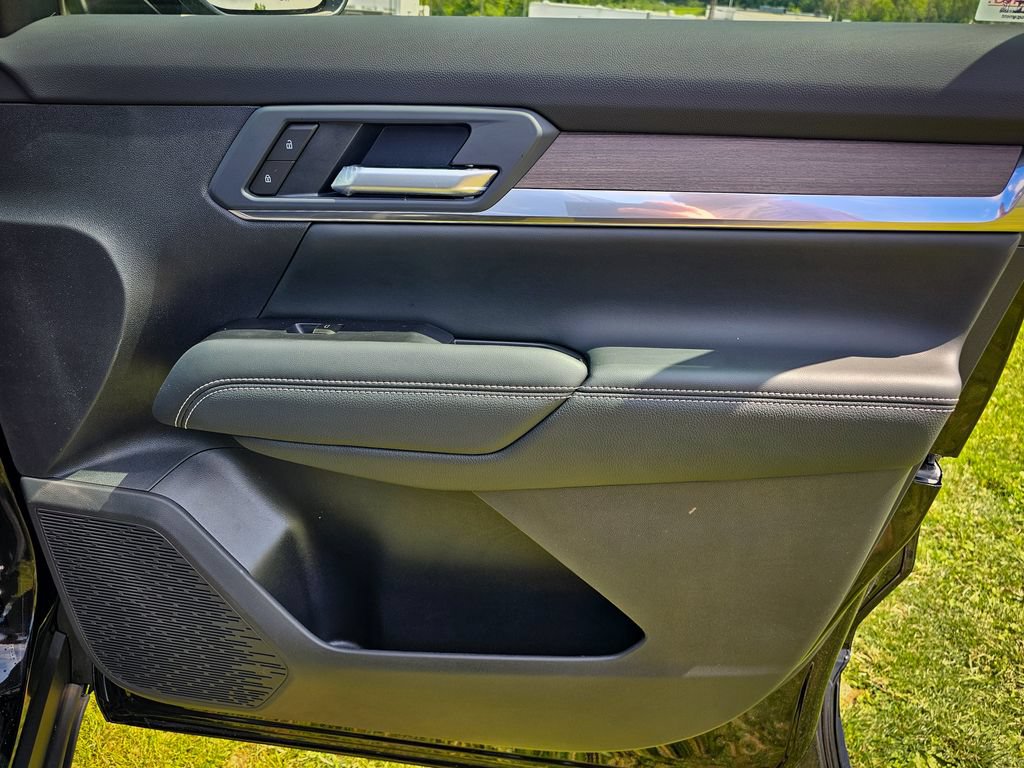 New 2026 GMC Terrain Denali w/ LPO, Floor Liner Package AWD/4WD image 44