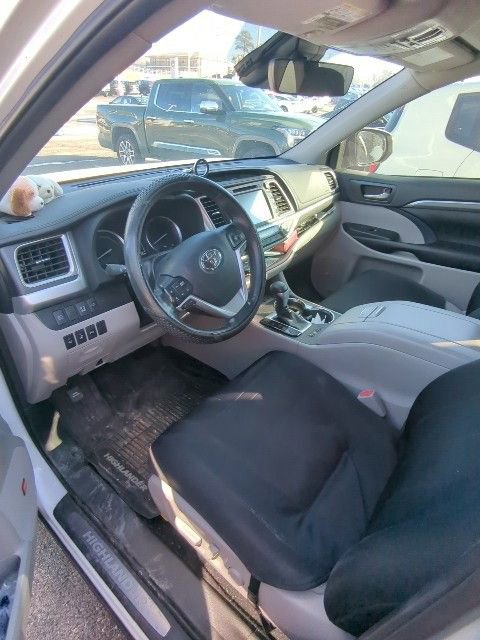 Used 2019 Toyota Highlander Limited Platinum w/ Protection Package #3 AWD/4WD image 6
