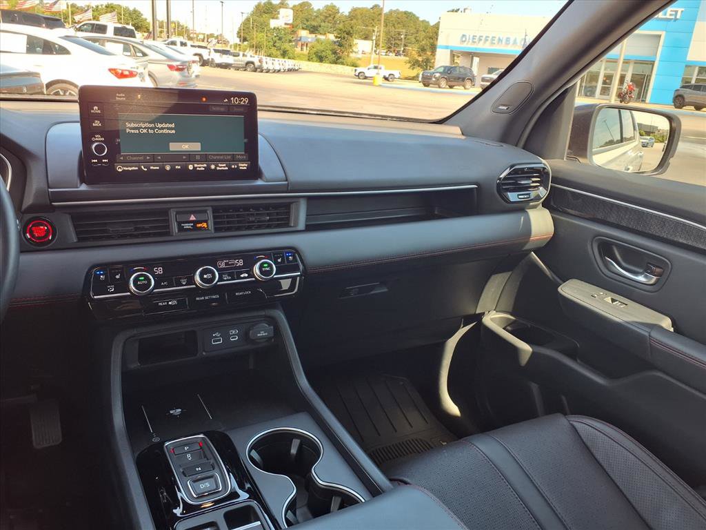 Used 2025 Honda Pilot Black Edition image 28