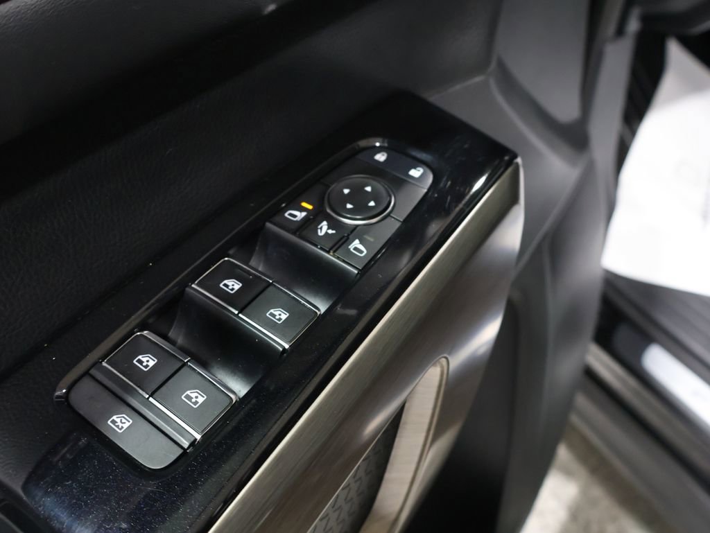 Used 2022 Nissan Pathfinder Platinum w/ Cargo Package image 12