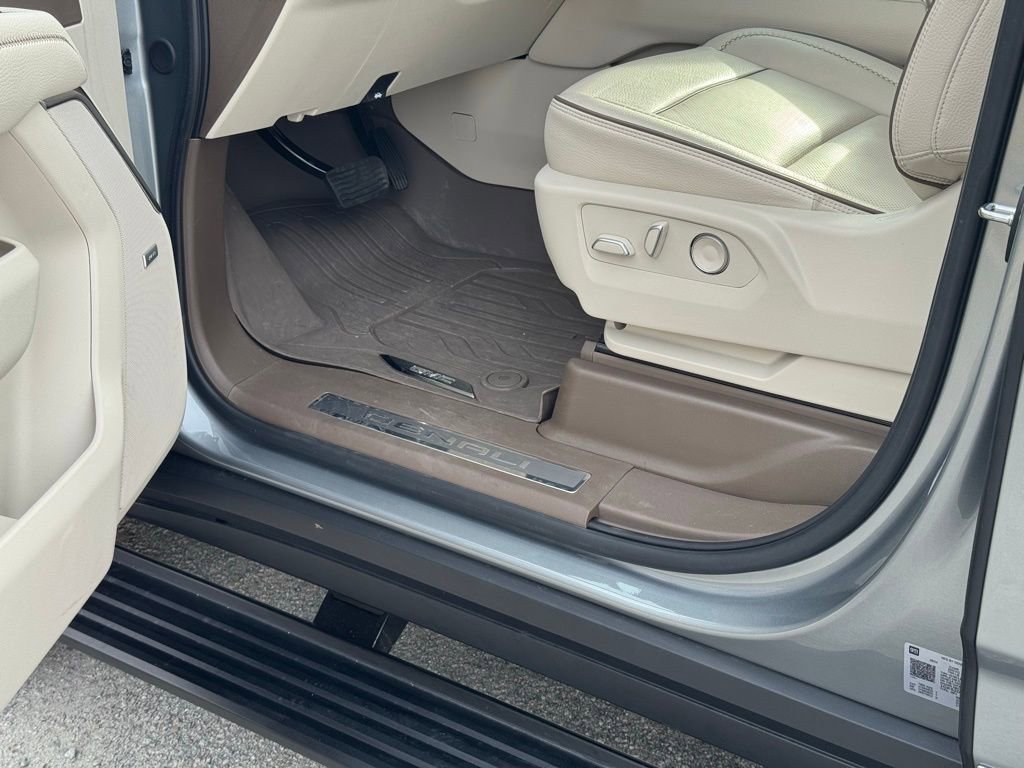 Used 2024 GMC Yukon Denali w/ Advanced Technology Package image 26