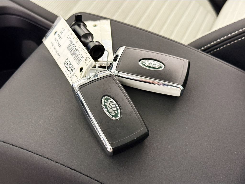 Used 2025 Land Rover Discovery Sport S image 17