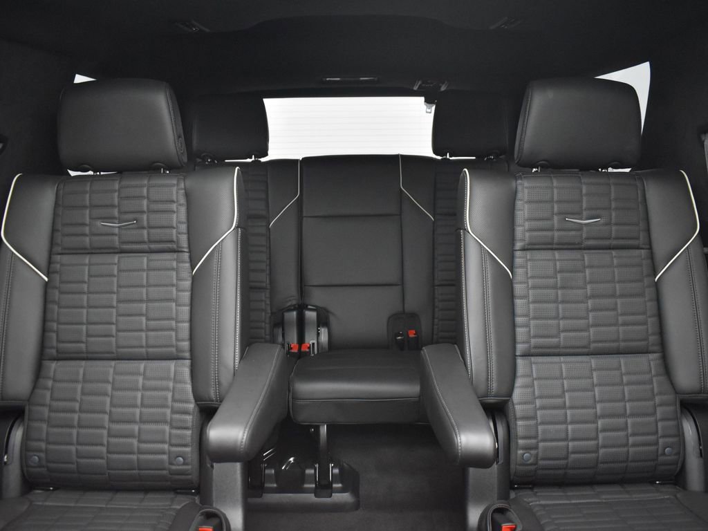 Used 2024 Cadillac Escalade V w/ LPO, ONYX Package image 32