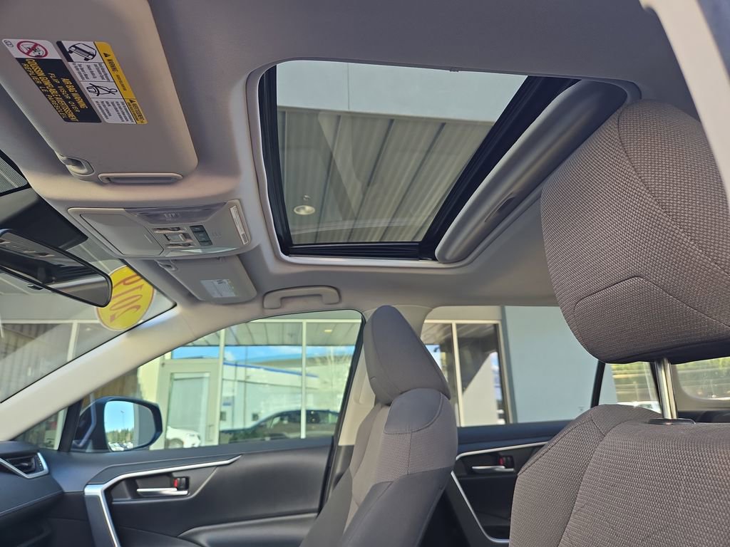Used 2019 Toyota RAV4 XLE FWD image 26